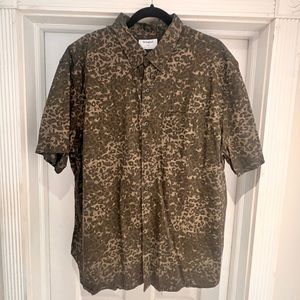 Camo/cheetah print S/S button up. XXL